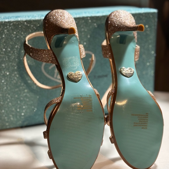 ✨Host Pick ✨ Betsey Johnson high heels, size 8 - Picture 6 of 6